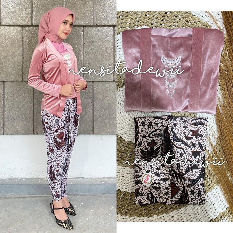 [1 Set, Rosegold] Kebaya Kutubaru + Jarik Wiru Instan / Motif Uwer Garuda