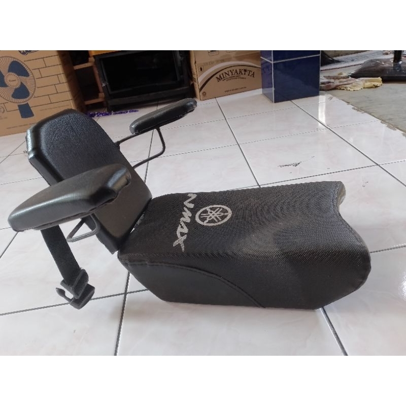 tempat duduk anak pada motor nmax