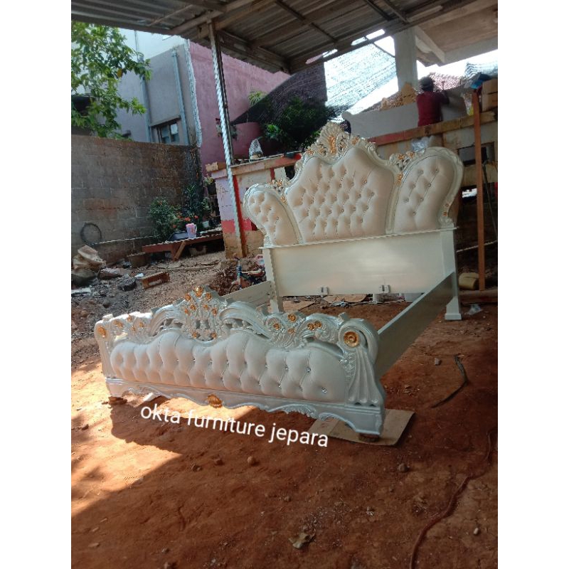 dipan/ranjang mewah ukir jepara
