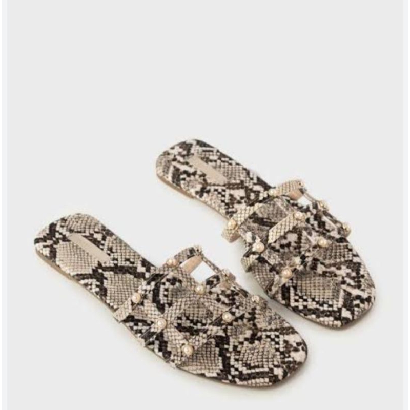 Calista crock flat sandal by Urban n Co Essen tilas size 35