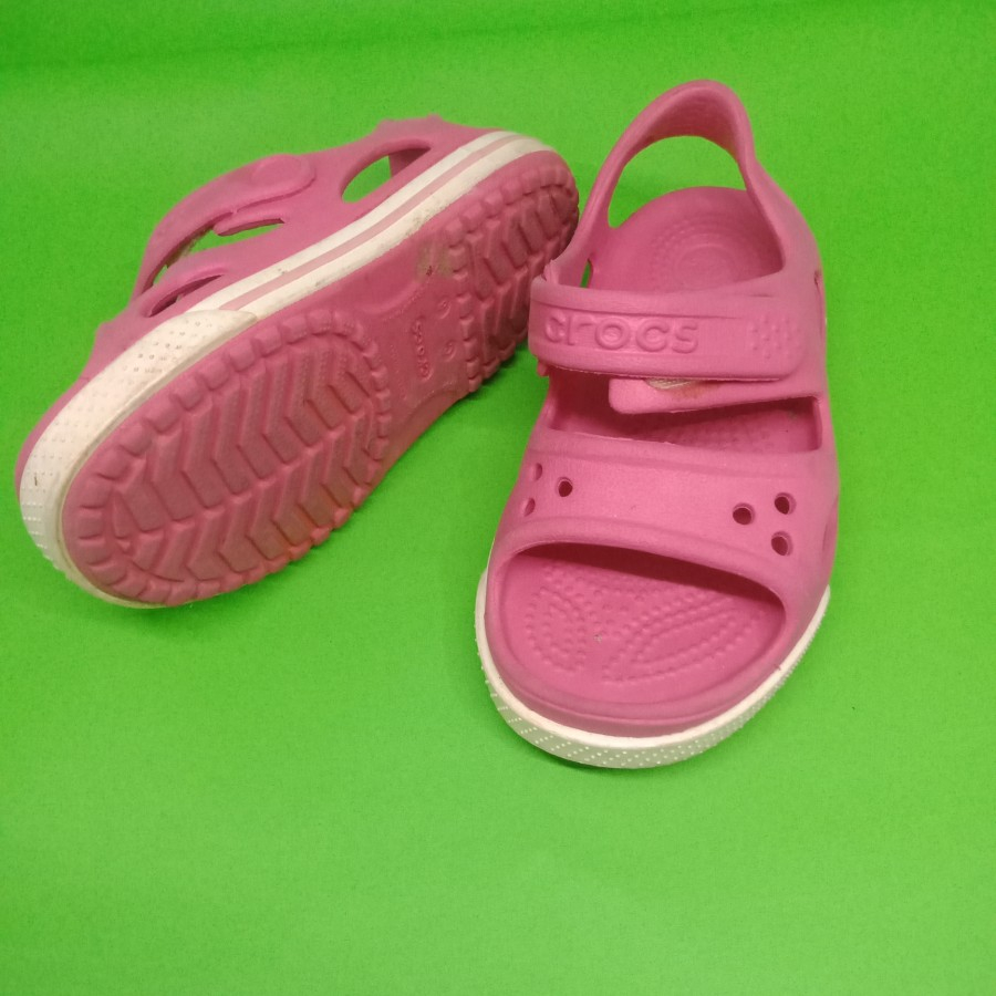 Preloved sendal sepatu anak crocs pink size 8