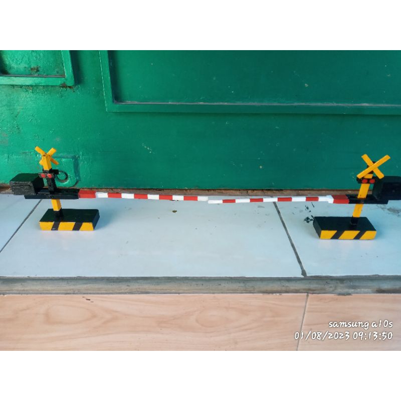 miniatur palang pintu kereta api(bahan full kayu)
