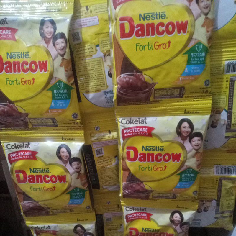 

Dancow Coklat FortiGro 38gr Renceng isi 10 sachet