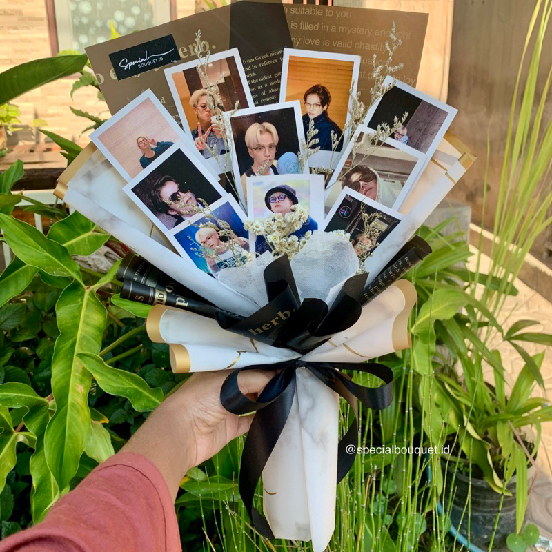 

(FREE 10 FOTO LAMINASI GLOSSY) BUKET FOTO POLAROID BY SPECIALBOUQUET.ID