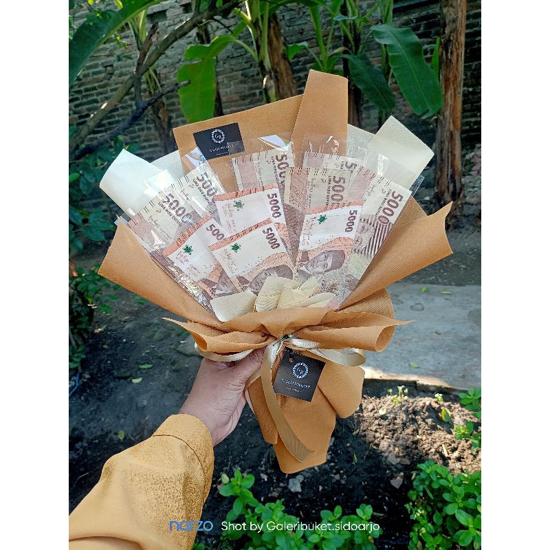 

Buket Uang reguler wrapping kain Sponbound
