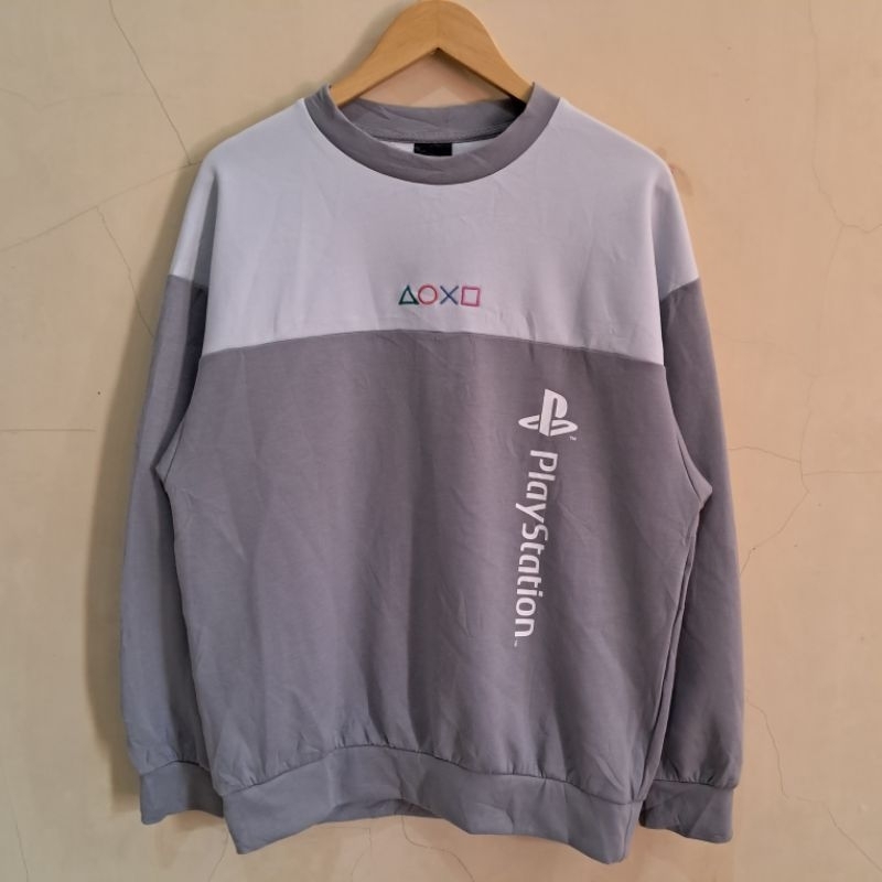 Crewneck Playstation x GU Uniqlo bordir dua warna