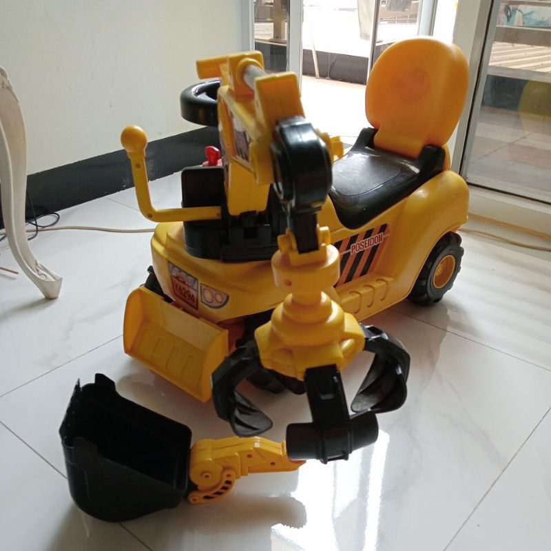 Traktor mainan anak
