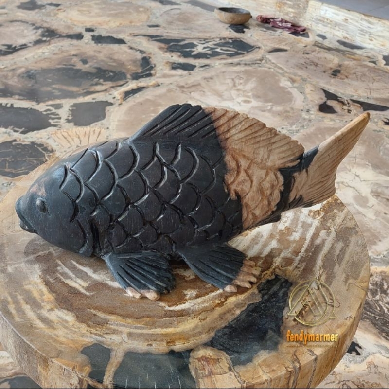 Patung ikan bahan batu fosil kayu petrified wood 40x20