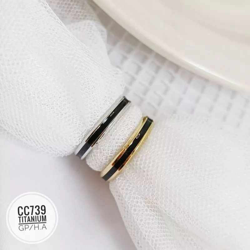 Cincin Couple Nikah /Tunangan Pria Wanita Hitam List Gold Bahan Titanium
