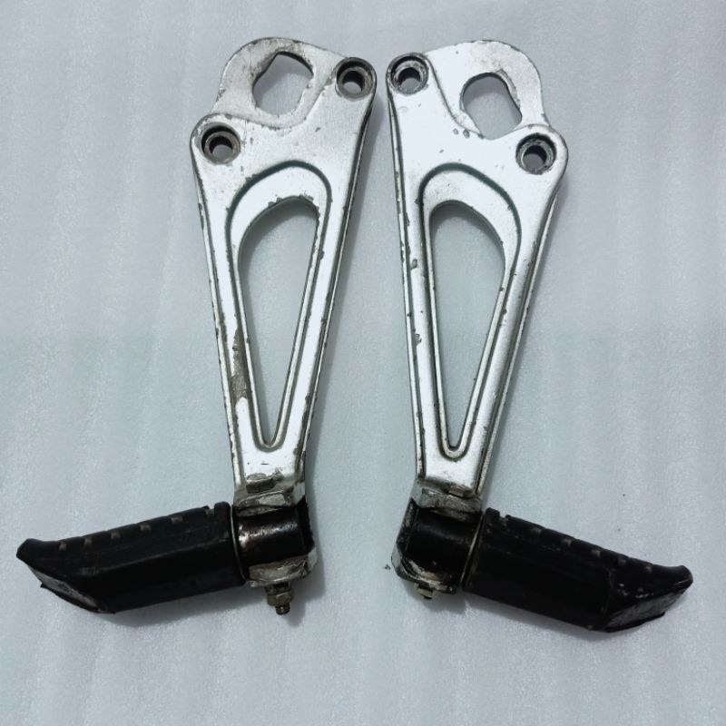 postep pijakan kaki belakang Kawasaki ninja r ss