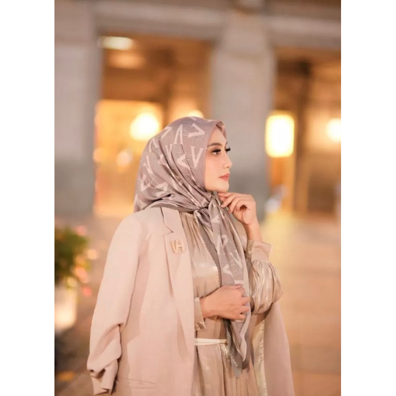 preloved PL vanilla hijab monogram scarf do shimmer blouse