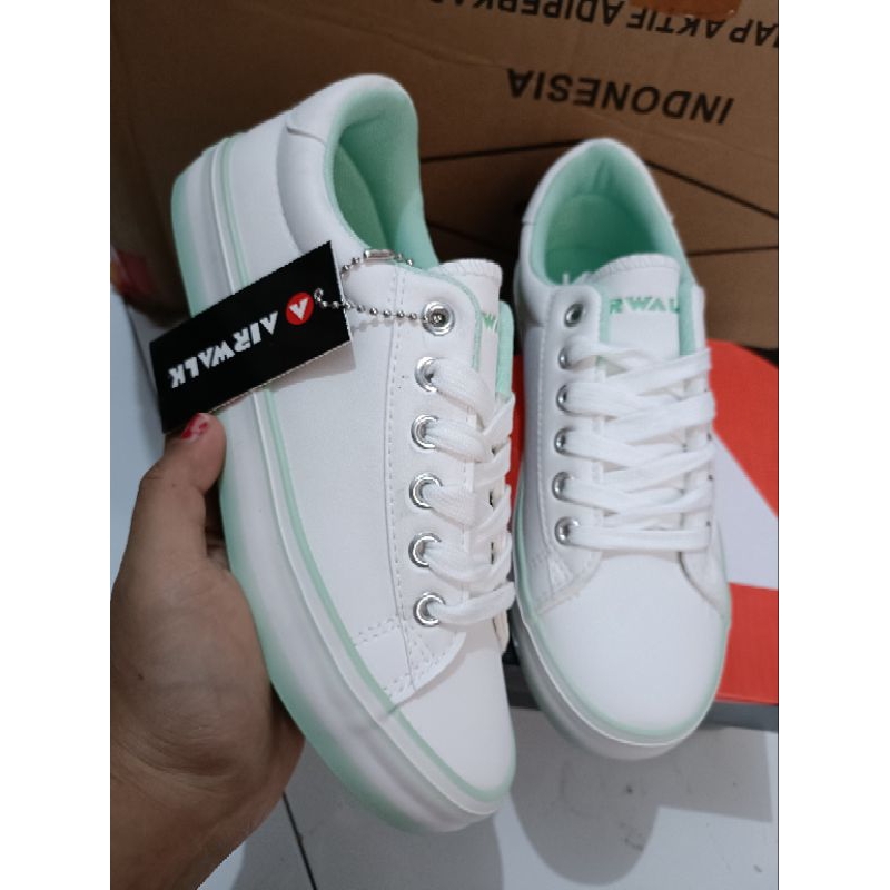 36 sports station clearance sale airwalk rayne white sage