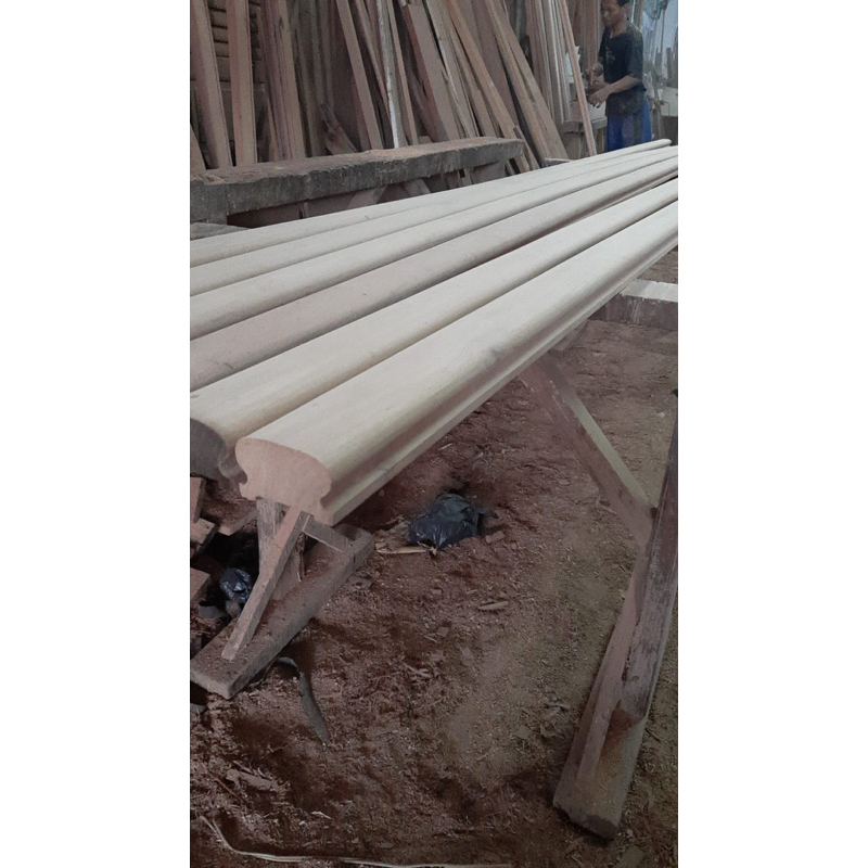 Railing Pegangan Handrail Tangga Kayu Meranti oven ukuran  5 cm x 7 cm x 2 meter