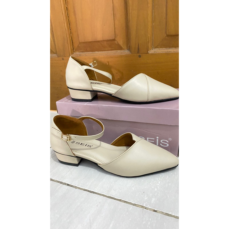SEPATU SEIS