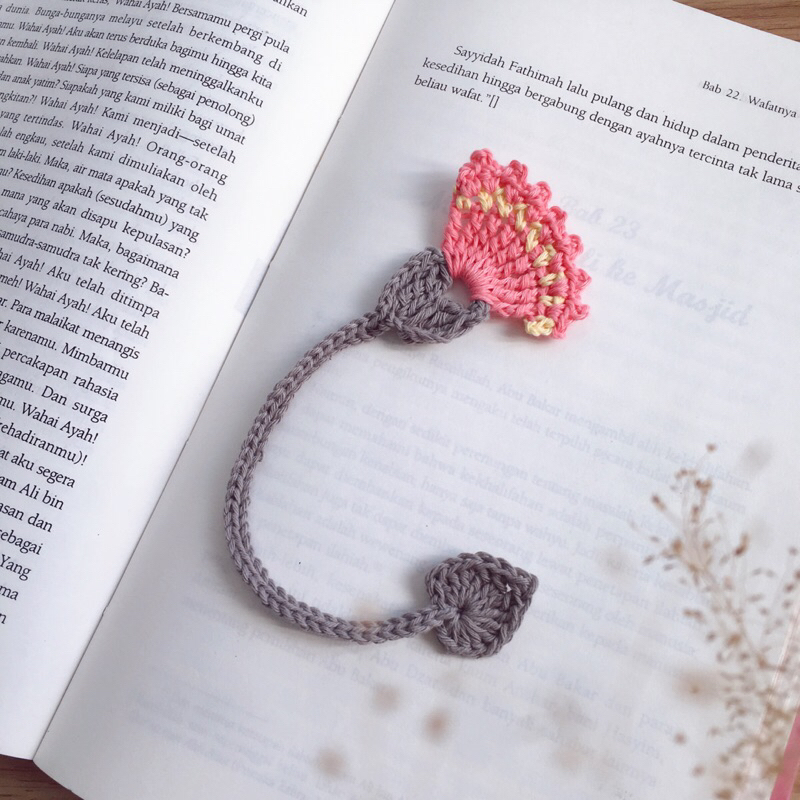 

Bookmark Crochet . Pembatas Buku Rajut