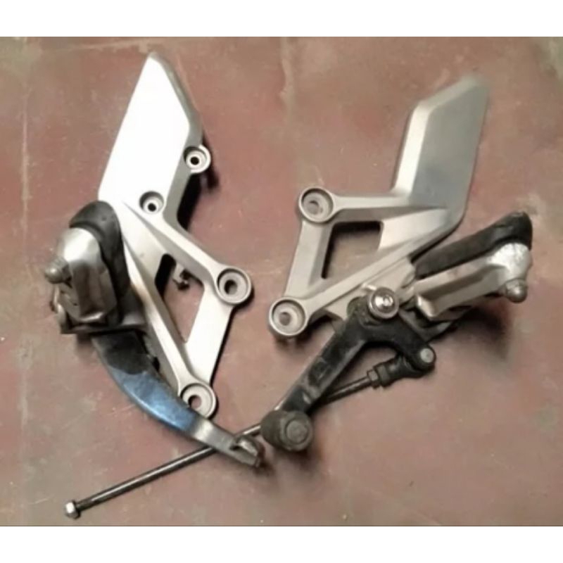 Footstep postep Depan Kanan Kiri Honda CBR150 R CBR 150 R Lokal Original