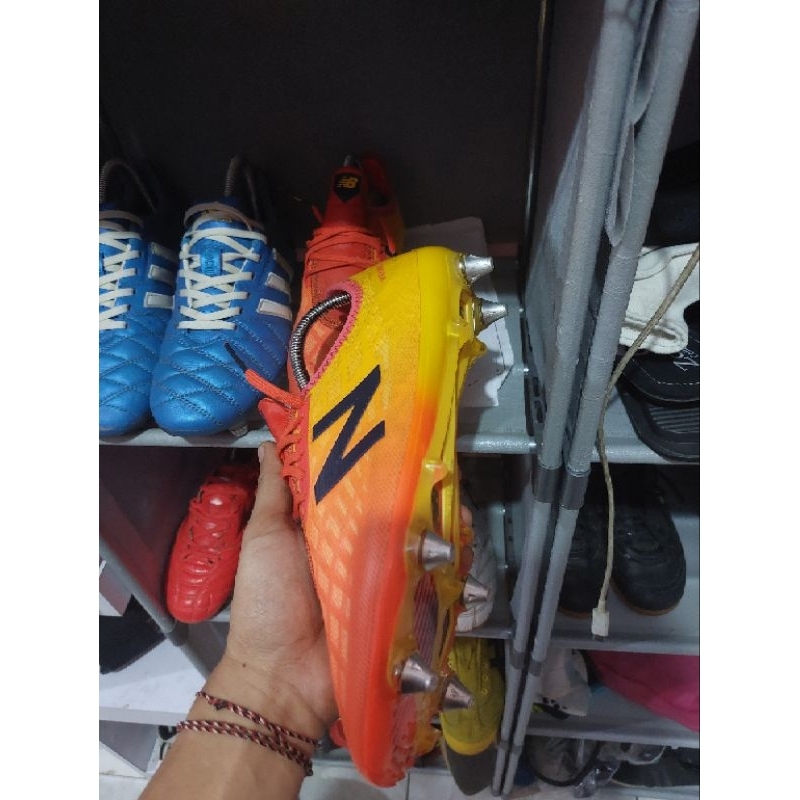 sepatu bola adidas dan nb