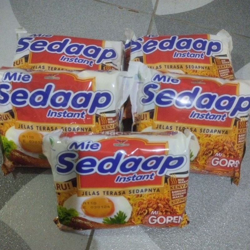 

mie sedap goreng (isi 5pcs)