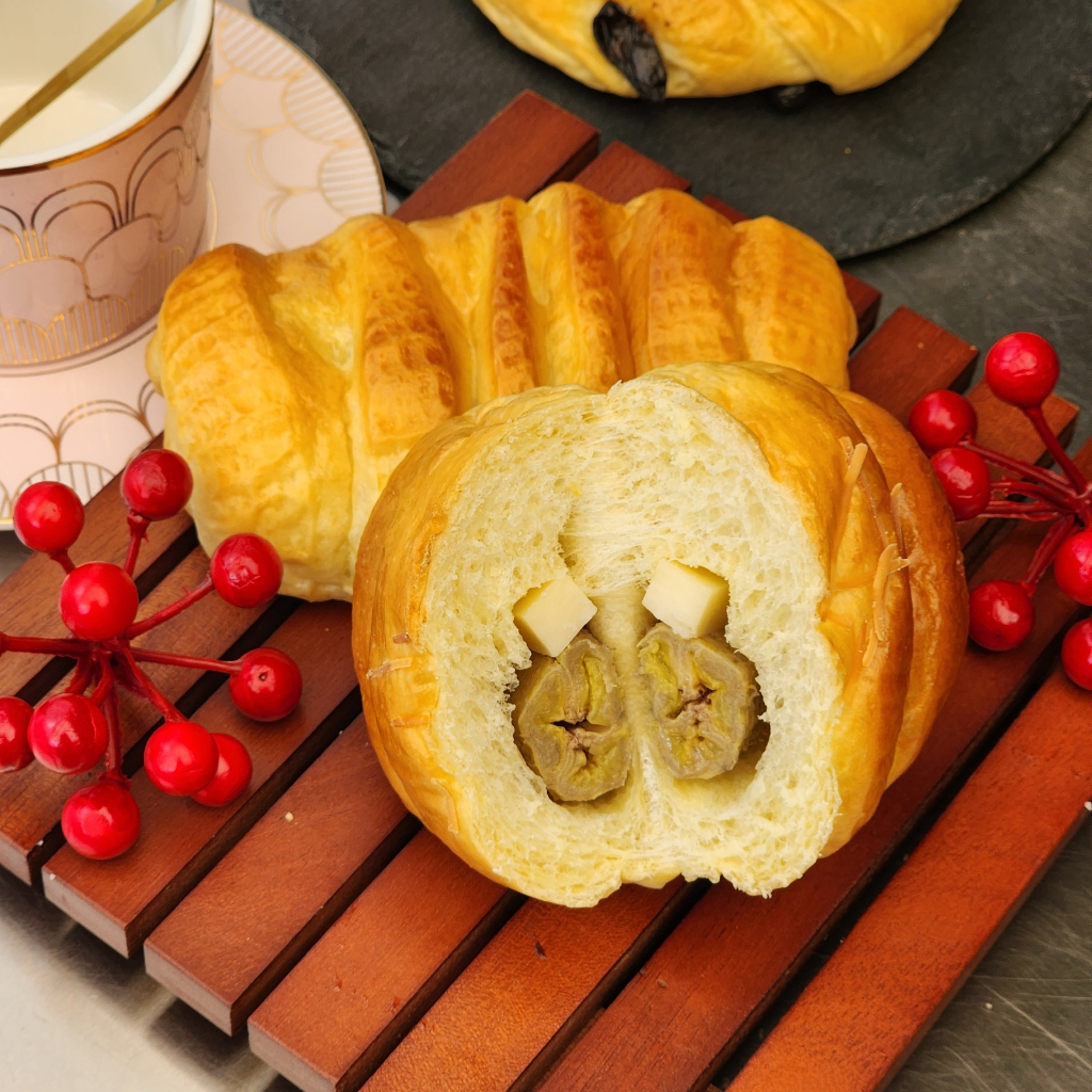 

Roti Pisang Keju / Banana Cheese Buns