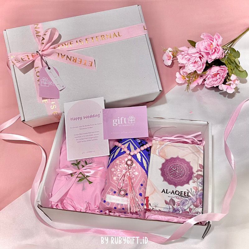 

Hampers Kado / Gift Box / Kado / Hadiah / Hampers Lebaran / Hampers Wedding Tema Pink