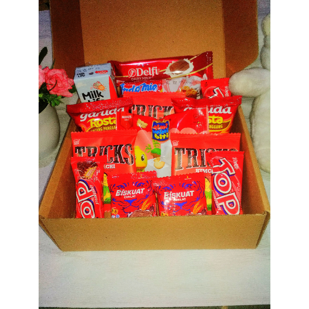 

KADO ULANG TAHUN / SNACK BOX / HAMPERS SNACK / KADO WISUDA / HADIAH VALENTINE /MAKANAN /