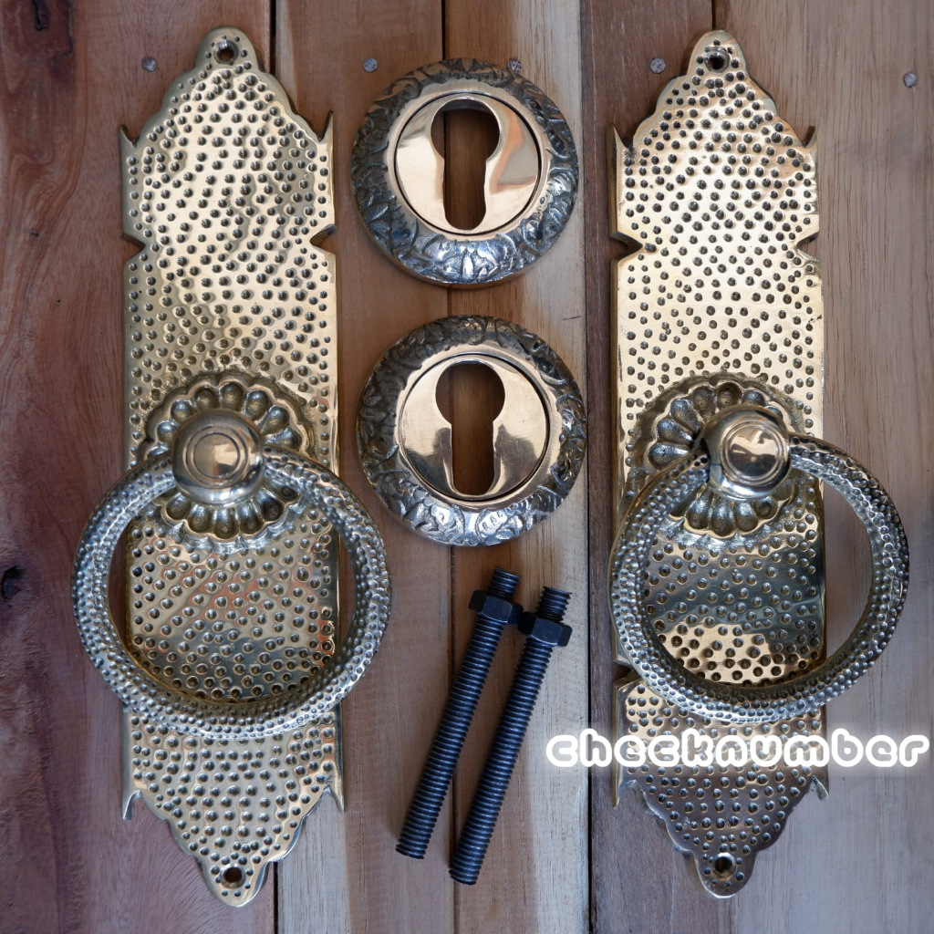 Handle tarikan pintu rumah gebyok kuno kuningan antik