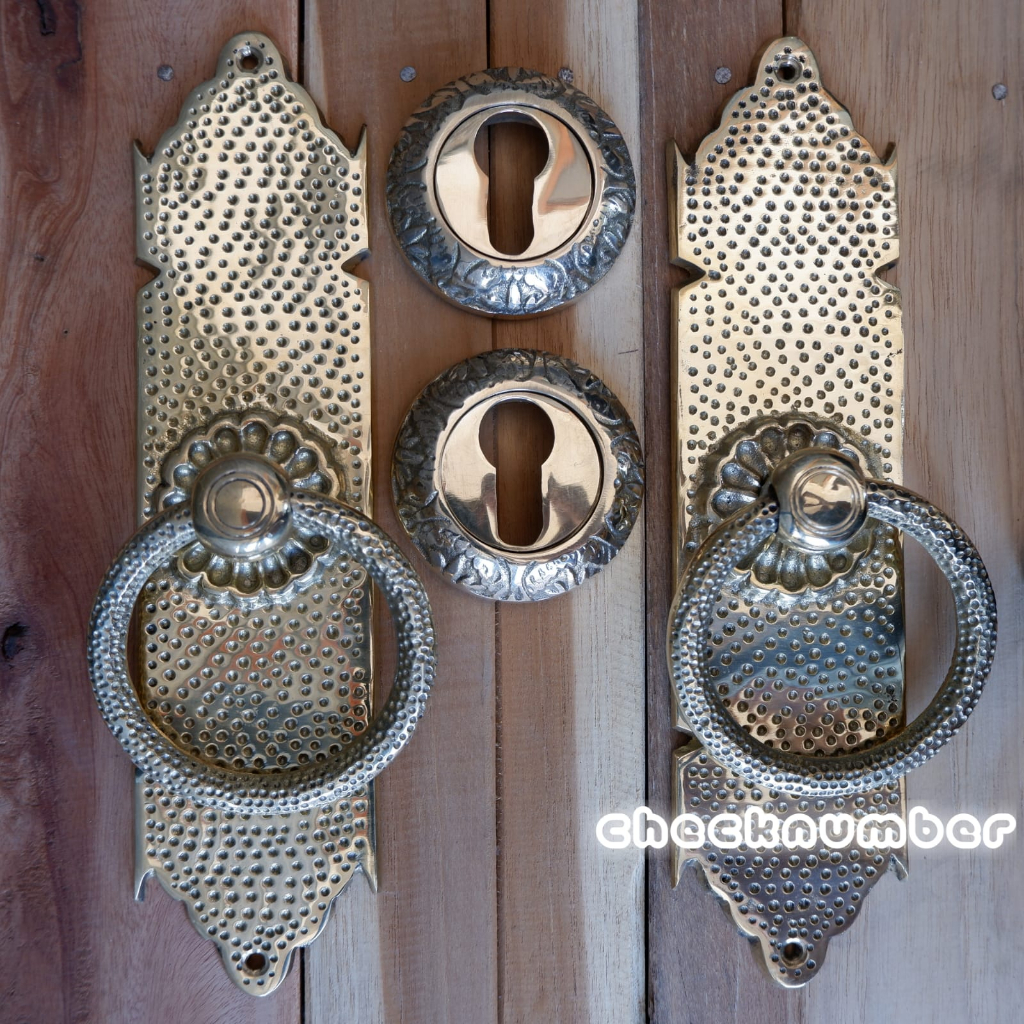 Handle tarikan pintu rumah gebyok kuno kuningan antik