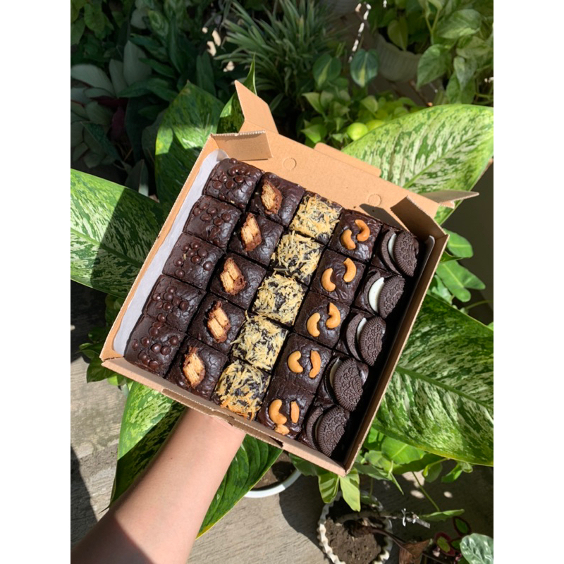 

Fudgy Brownies large A / brownies panggang (20x20 isi 25) Full Toping