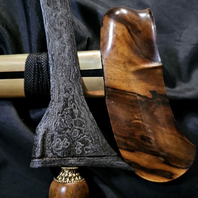 Keris Brojol Rojo Gundolo Tangguh Est. Tuban Pedaringan Kebak