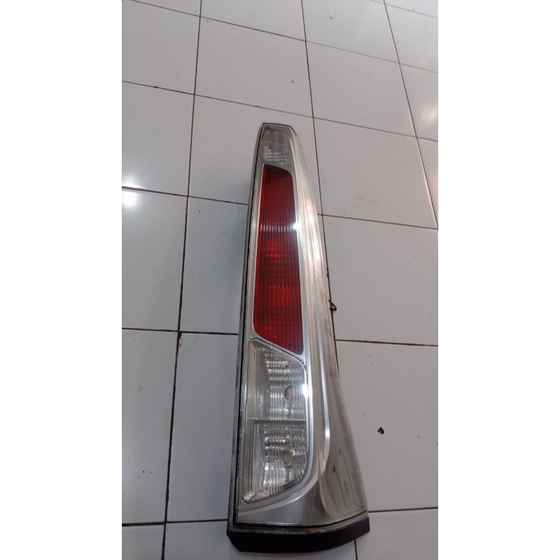 stoplamp lampu belakang Nissan Serena c26