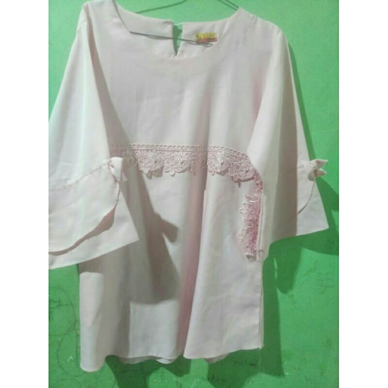 Blouse baby pink hiasan renda preloved