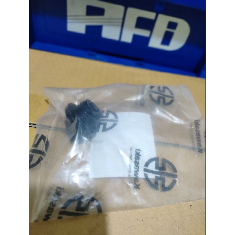 Tutup oli mesin ninja R RR 16115-1053