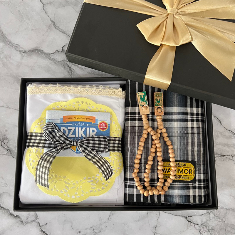 MUKENAH 2in1 dan WADIMOR / Hampers alat sholat sarung tenun / seserahan mukena / hardbox premium / k