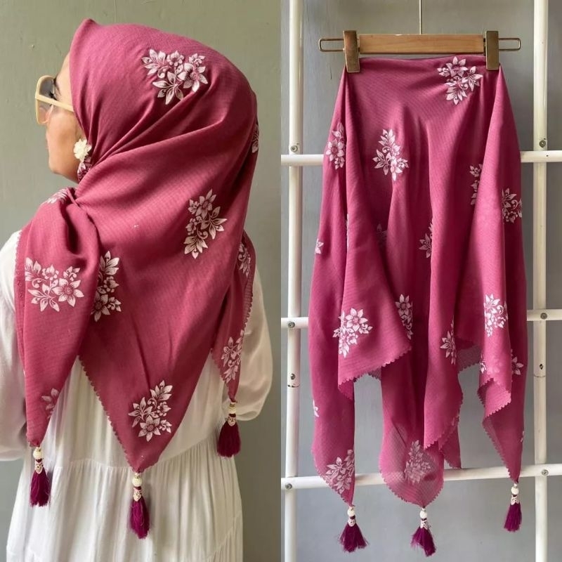 HIJAB SEGI EMPAT WAFFLERUBY MOTIF BUNGA BESAR/SEGI EMPAT TASSEL JAMBUL/SEGI EMPAT JAMBUL/SEGI EMPAT 