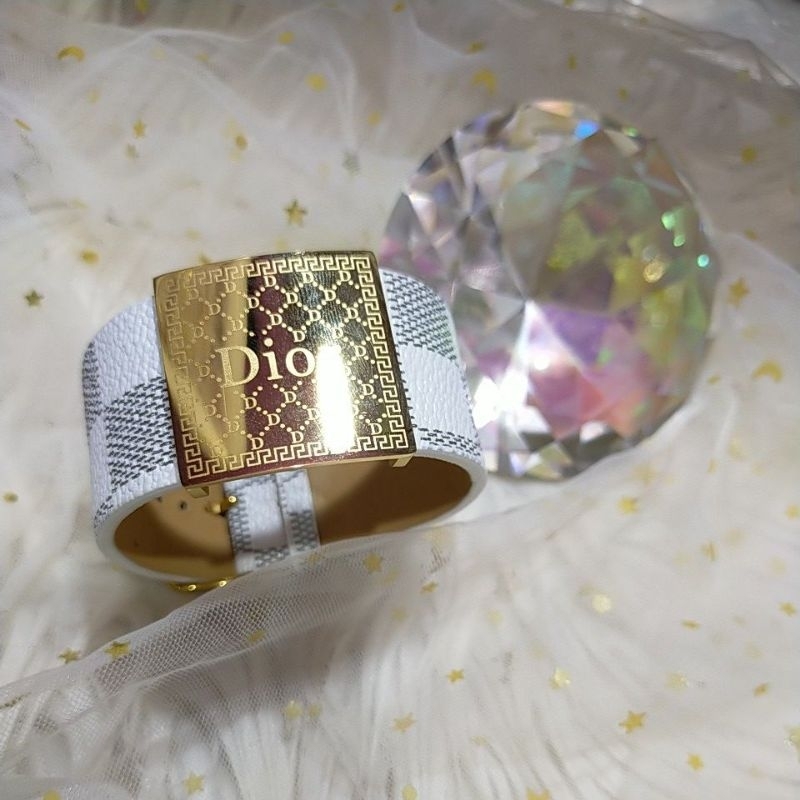 gelang kulit Dior