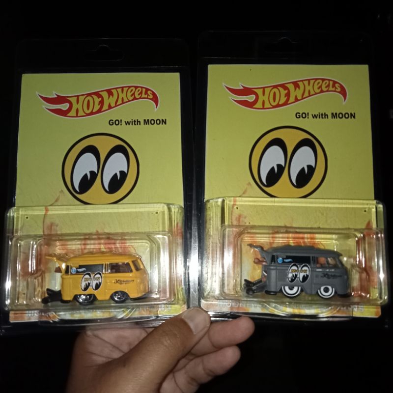 Custom Card MOONEYES Kool Kombi Yellow Black Free Protector Hw Hot Wheels Hotwheels Bday Gift Hadiah