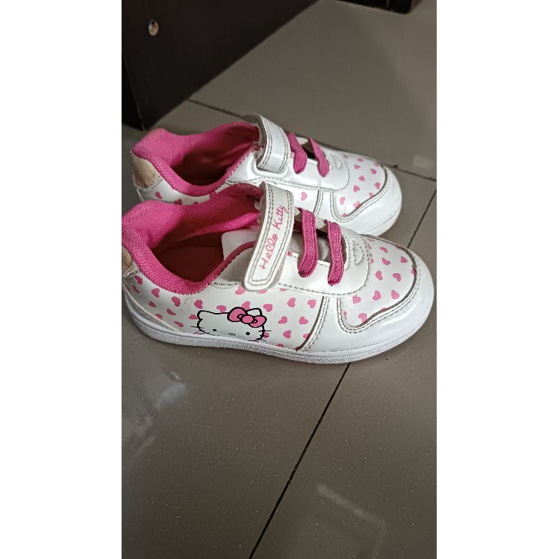 Sepatu Anak Hello Kitty Preloved Size 25