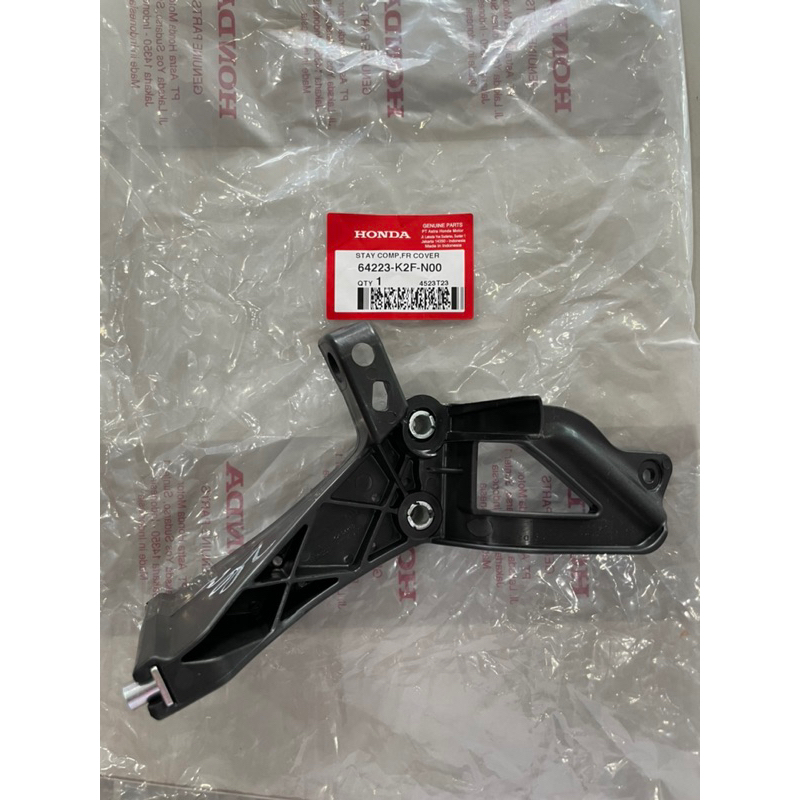 64223-K2F-N00 BREKET COVER DEPAN SCOOPY 2021 DUDUKAN PANEL DEPAN SCOOPY PRESTIGE 64223k2fn00