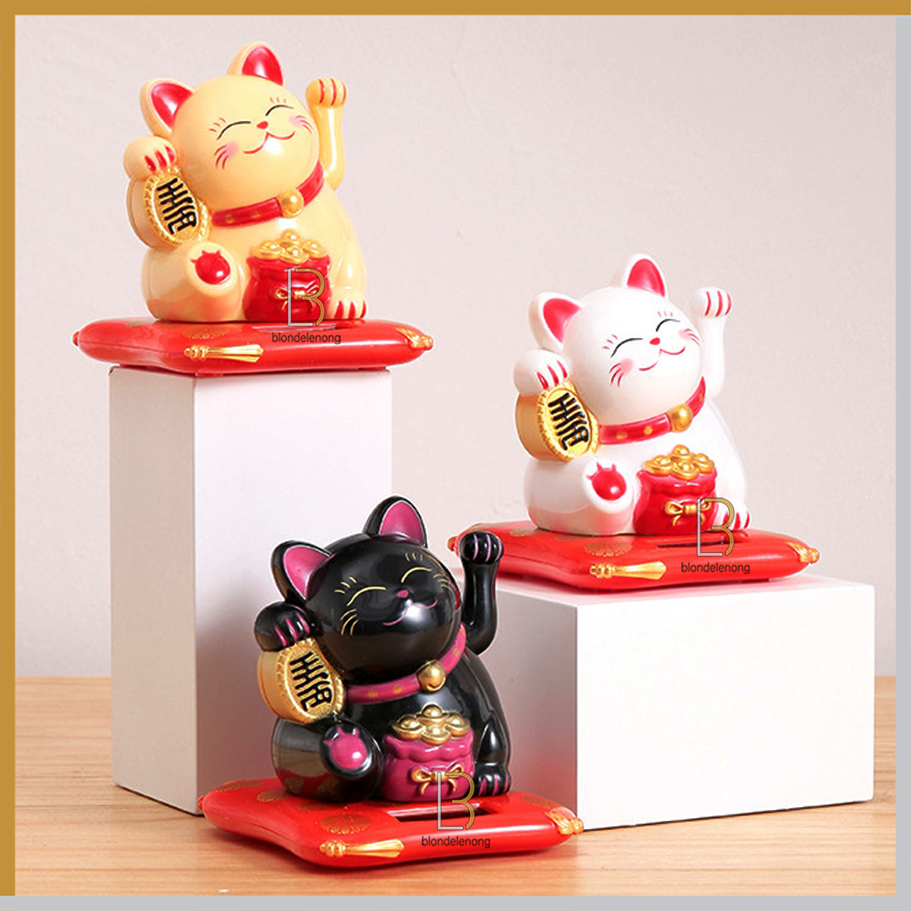 Patung Pajangan Boneka Hiasan Mainan Kucing Hoki Fengshui Feng Shui Fengsui Rejeki Rezeki Keberuntungan Lucky Fortune Cat Maneki Neko Maneko Neki Tangan Bergerak Goyang Gerak Keramik China Cina Jepang Solar Baterai Batrei Mini Kecil Besar Jumbo Lucu Imut