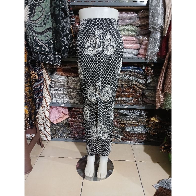 Rok Plisket Wiru Truntum Garuda Hitam