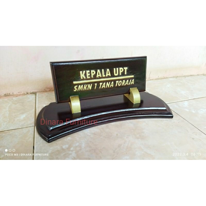 

papan nama meja kepala sekolah