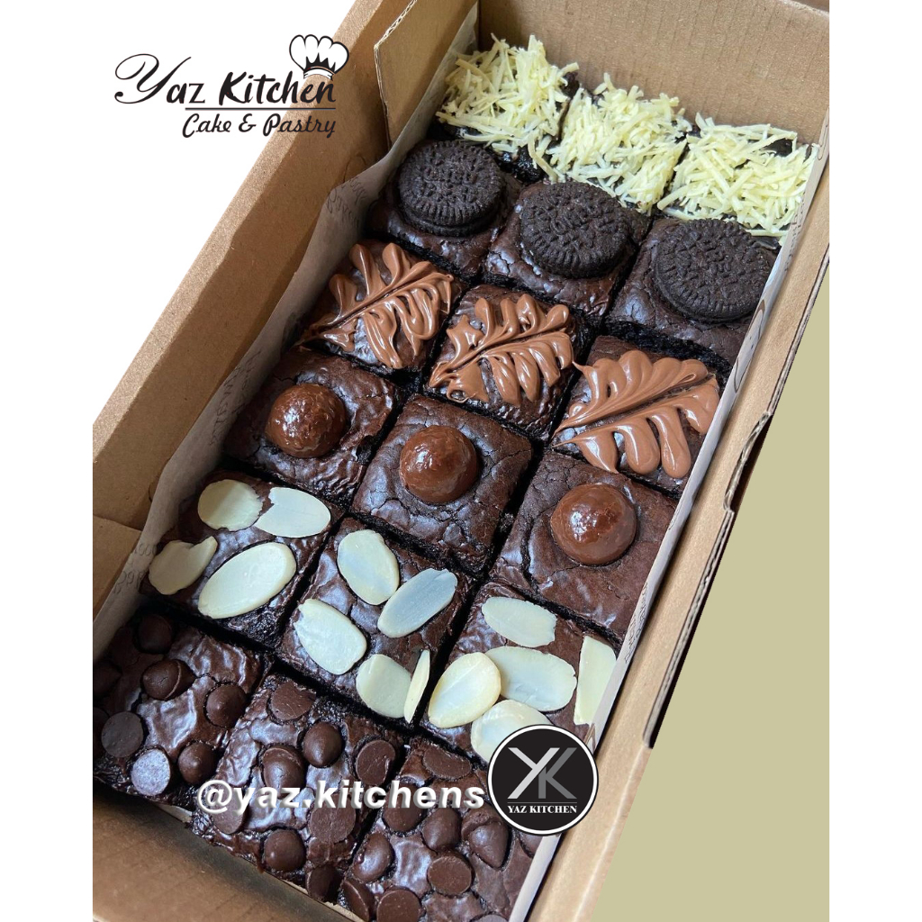 

Brownies Fudgy Premium Butter/ Free Toping suka suka Uk. 20 x 10 cm