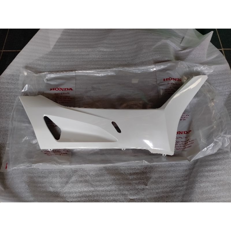 cover r floor side dek samping bawah PCX 160 k1z putih kanan
