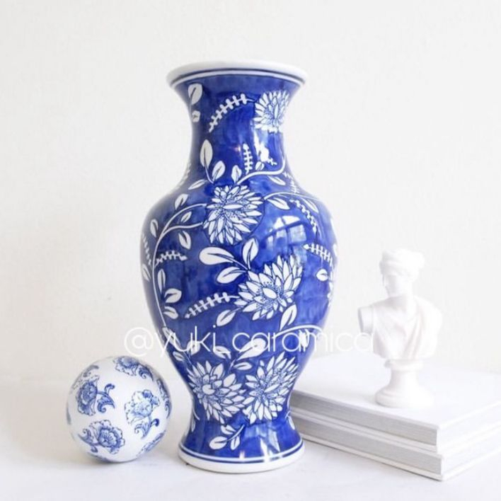 aneka pajangan vas keramik biru putih / vas keramik biru putih china