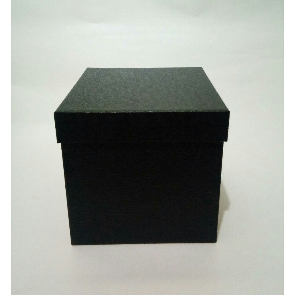 

Gift Box 15x15x15 / Box Kubus Tutup Nempel Dengan Body Box