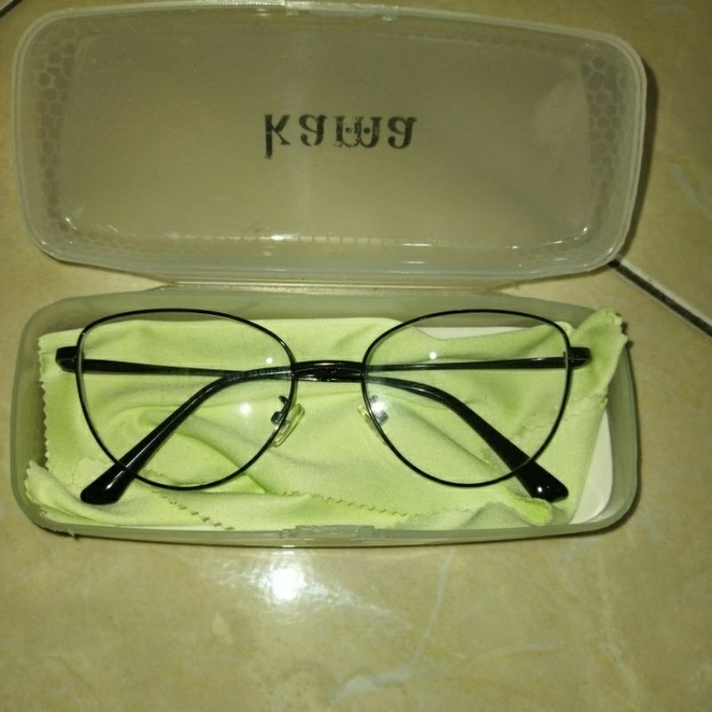 [preloved] kaca mata hey kama frame mine
