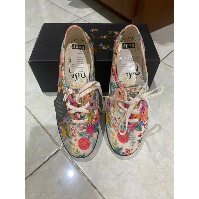Sepatu Wanita Keds x Rifle Co