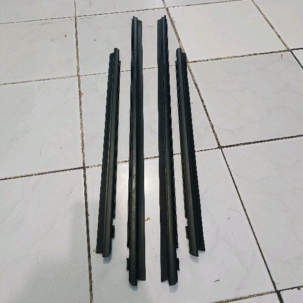 pelipit kaca Datsun go original