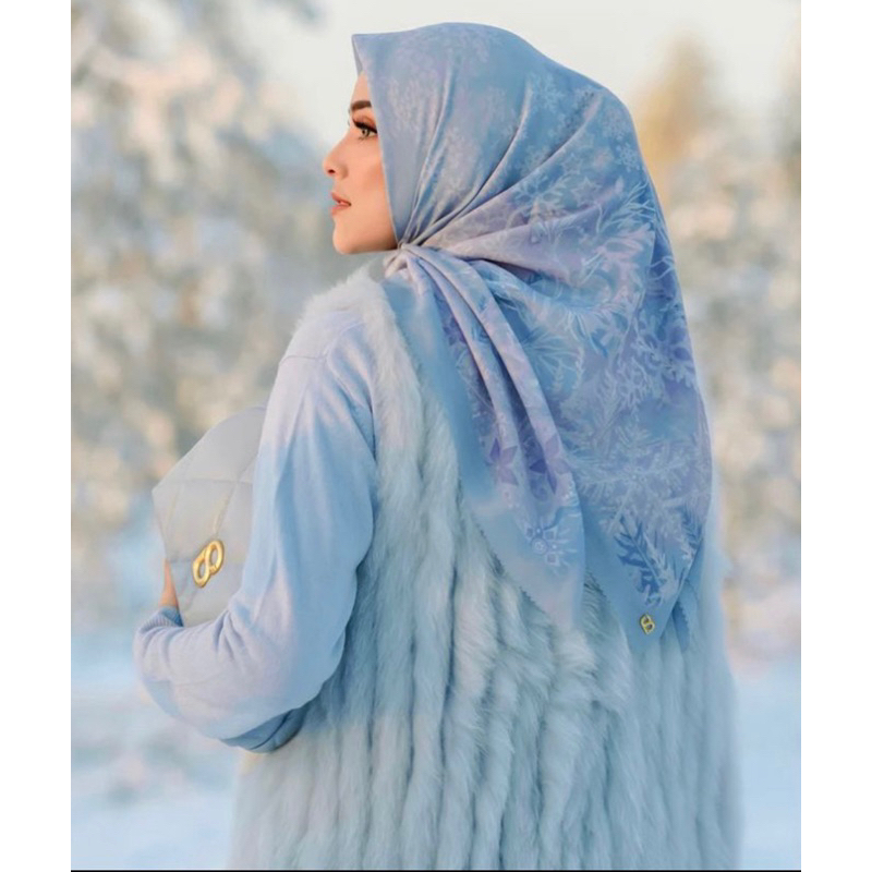 Buttonscarves Frozen Series - Aquamarine