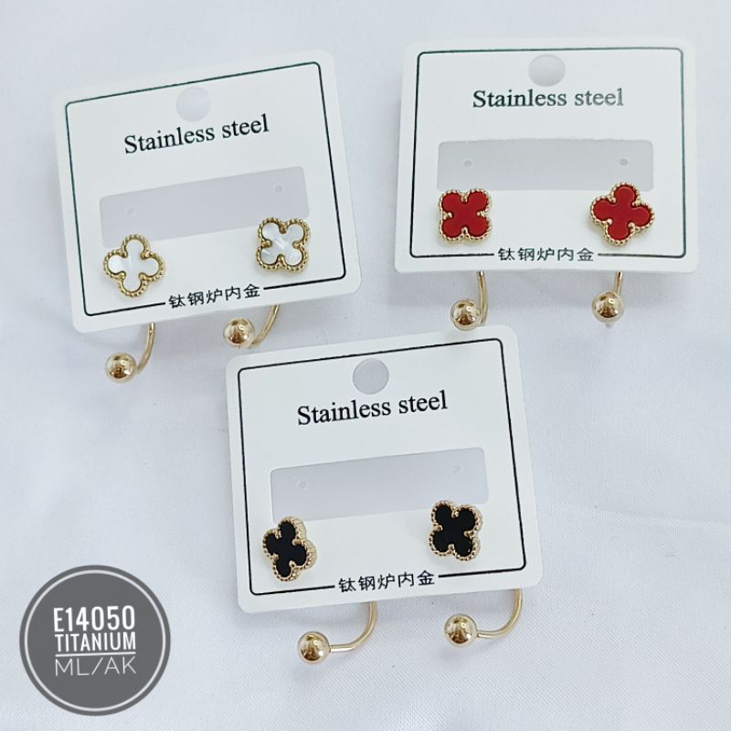 Anting titanium stud  clover variasi gold E14050